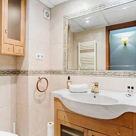 Bardot By Cardisuites Apartment